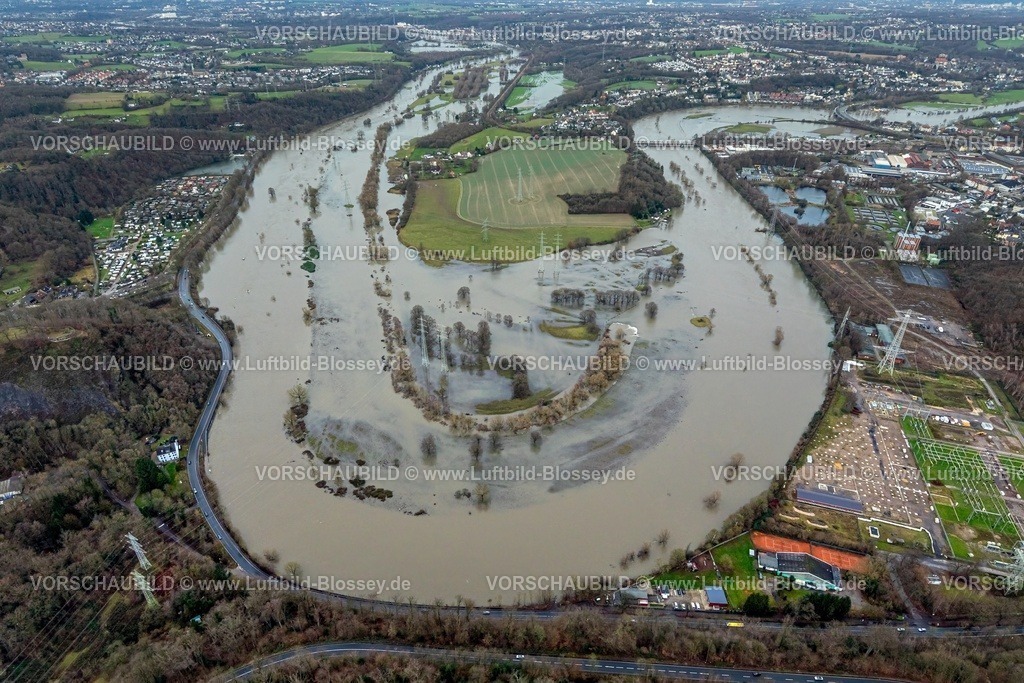 Hattingen231202405Ruhr-topaz | Luftbild, Ruhrhochwasser, Weihnachtshochwasser 2023, Fluss Ruhr tritt nach starken Regenfällen über die Ufer, Überschwemmungsgebiet Hattinger Ruhrbogen NSG Ruhraue Winz, Winz, Hattingen, Ruhrgebiet, Nordrhein-Westfalen, Deutschland
