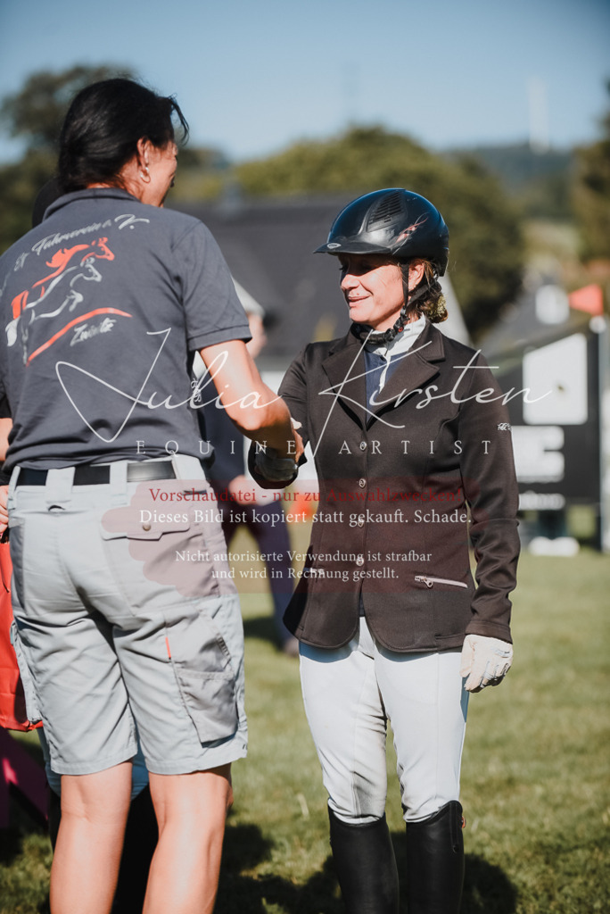 DSC_2332 | Pferde- und Turnierfotografie in Westsachsen. Pferdeportraits, Auftragszeichnungen und intuitive Kunst.
