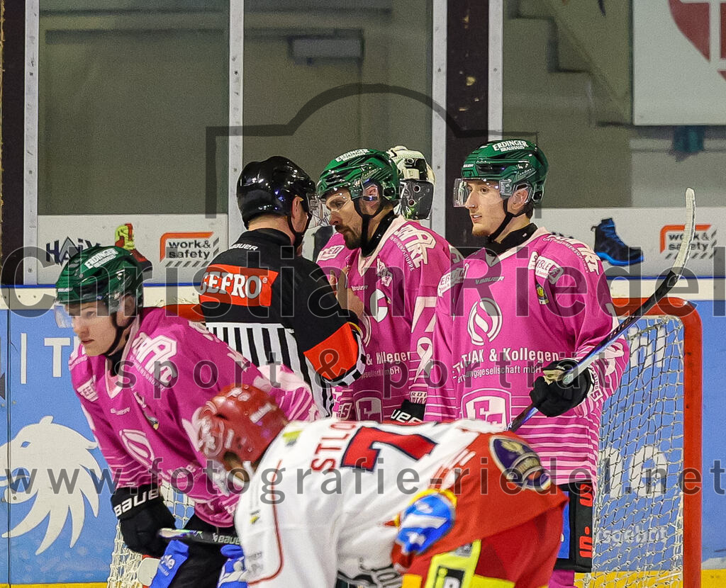 2025-10-24_129_TSV_Erding_gegen_Deggendorfer_SC | Erding, Deutschland, 24.10.2025:Eishockey, Oberliga Süd 2025 / 2026, 11. Spieltag, TSV Erding gegen Deggendorfer SC, Endergebnis: 2:4Philipp Michl (Erding Gladiators, #77), Jesse Kauhanen (Erding Gladiators, #4)Foto: Christian Riedel / fotografie-riedel.net