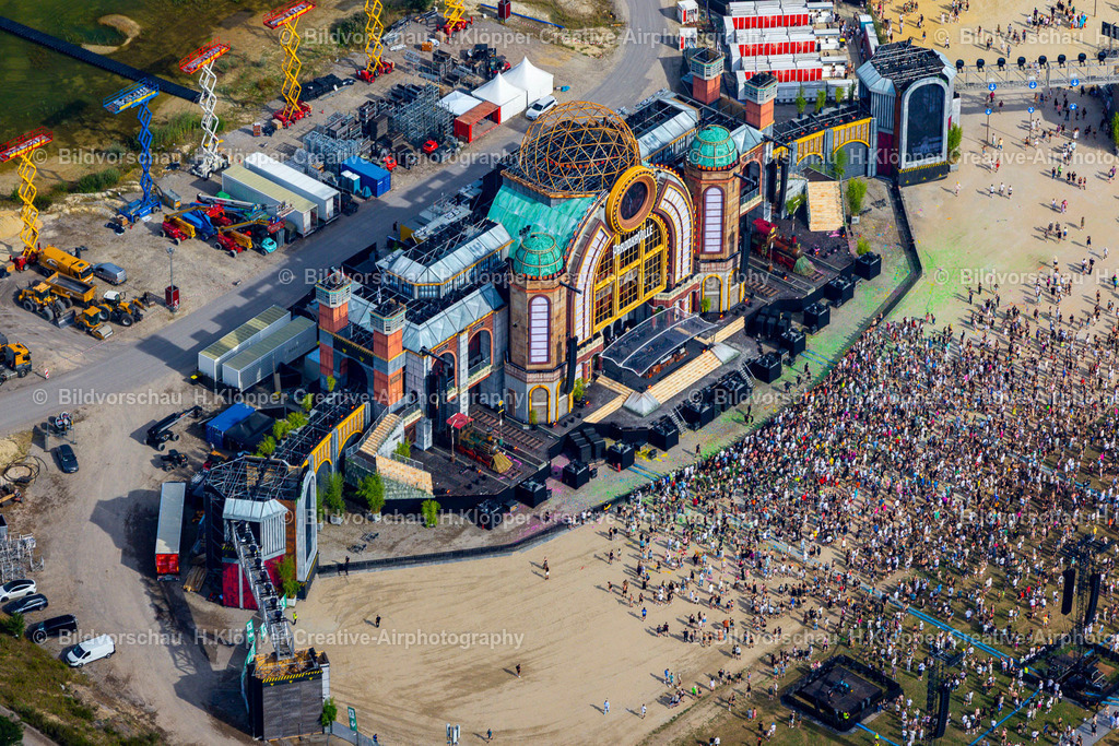Luftbild Weeze-5257 | Luftaufnahme Gelände des " PAROOKAVILLE - Electronic Music Festival " 2025 in Weeze - Realisiert mit Pictrs.com