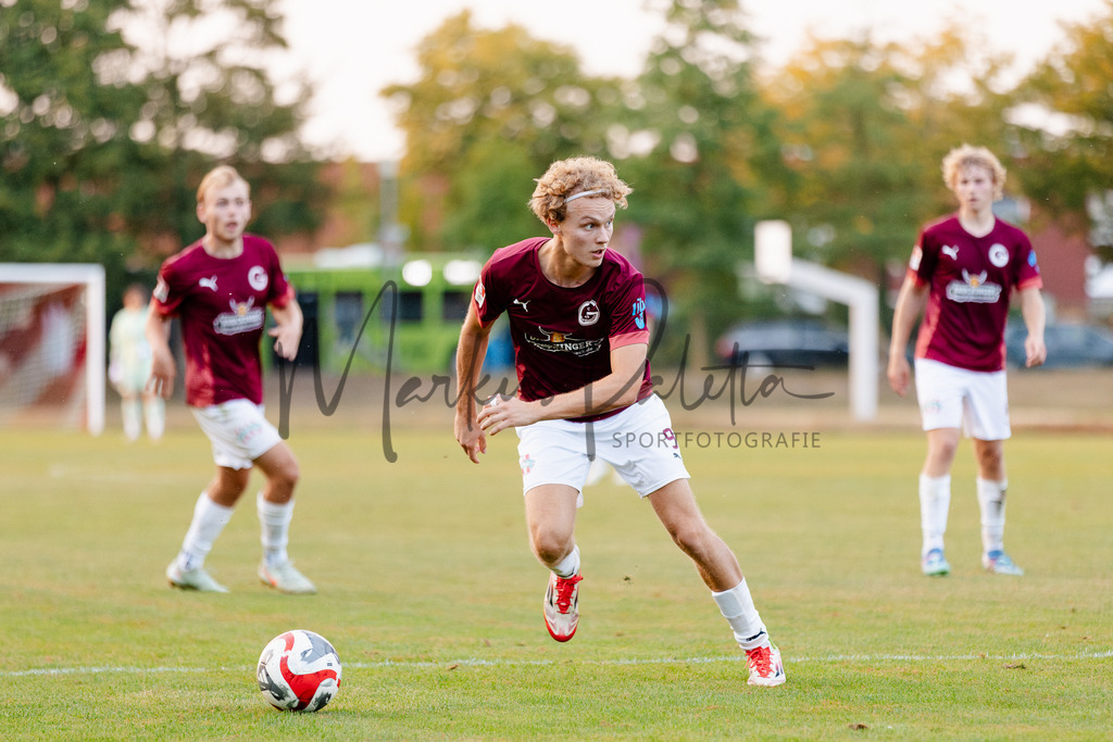 Kreispokal, Saison 2025/2026, 1. Runde: SC Nienberge - 1. FC Gievenbeck | Kreispokal, Saison 2025/2026, 1. Runde, SC Nienberge empfängt 1. FC Gievenbeck an der Sportanlage SC Nienberge in Münster. Foto: sportfotografie.ms | Markus Paletta - Realisiert mit Pictrs.com