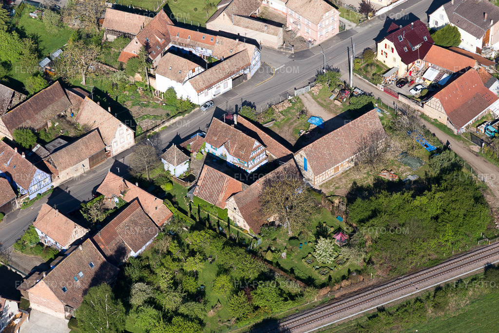 Aerial view: View of the town in Uttenhoffen in the state Bas-Rhin, France.Photo: IMG_099423.jpg taken on 04/30/2017 by Werner Riehm/FLY-FOTO.comResolution of the original: 5472 x 3648 px