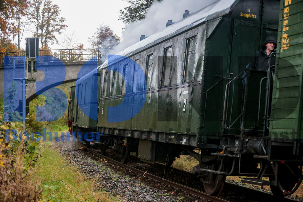  04.11.2023 - 
 | Sebastian Sendlak / Bochumer Nachrichtendienst (BOND) - Dampflok Waldbroel auf der Volmetalbahn - Realisiert mit Pictrs.com