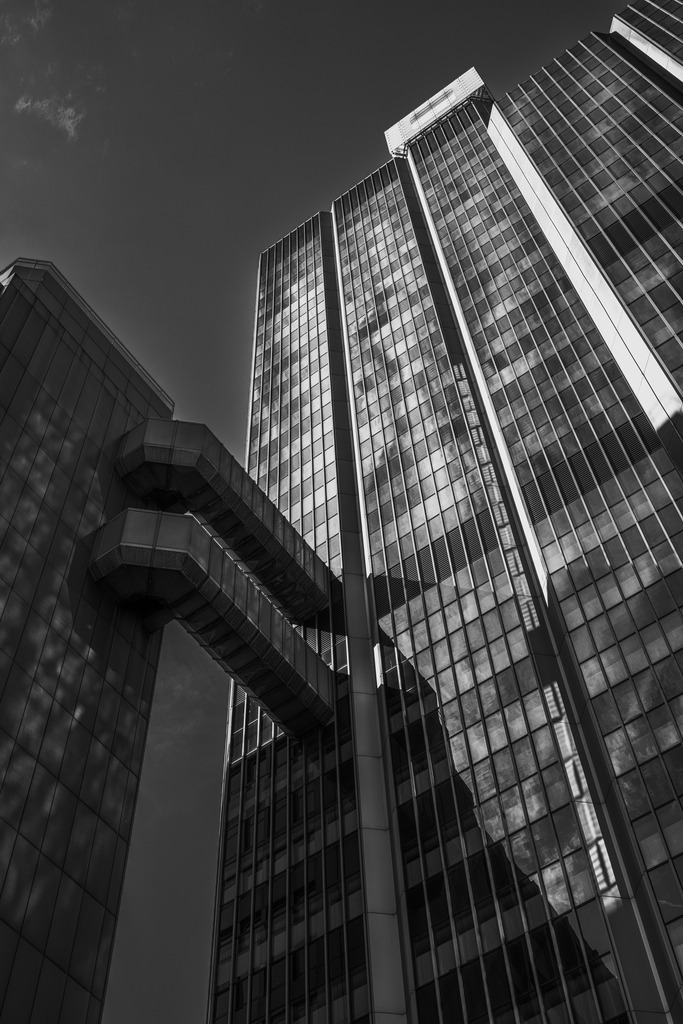 Black White Architecture Print – Minimalist Modern Building Wall Art, Geometric Urban Photography, Contemporary Decor | This black and white fine art photograph captures the clarity and precision of modern architecture through clean lines and geometric structure.The composition emphasizes balance, simplicity, and order — creating a calm yet powerful visual presence. Subtle tonal contrast and structured facades give the image depth without distraction.Designed for modern interiors, this piece brings clarity and elegance into your space — ideal for living rooms, offices, and minimal environments.✔ Minimalist aesthetic✔ Clean architectural lines✔ Timeless black &amp; white style✔ Perfect for modern interiors - Realisiert mit Pictrs.com