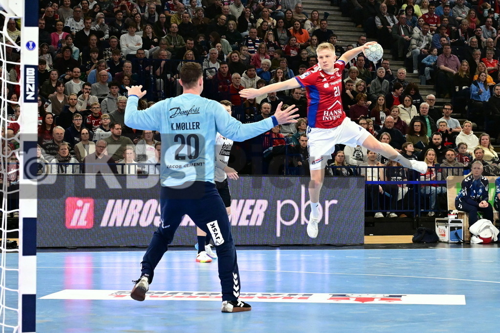KBS Picture_HSVH-SGFl-Handewitt_014 | v.l. Moeller Kevin (SG Fl.-Handewitt) , Andersen Bo Frederik (HSV Hamburg) ,Sportarena :  Barclays Arena Hamburg, - Realisiert mit Pictrs.com