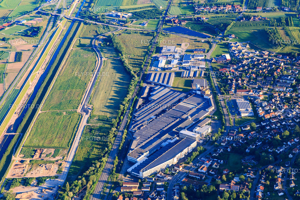 Ehemaliges Fabrikgelände  an der Allmend | Luftbild: Ehemaliges Fabrikgelände  an der Allmend in Gengenbach im Bundesland Baden-Württemberg in Deutschland. Foto: IMG_114918.jpg vom 01.06.2019 durch Werner Riehm/FLY-FOTO.de - Realisiert mit Pictrs.com