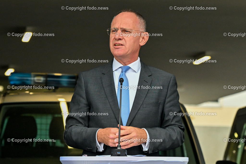 Landespolizeidirektion Ooe_ Pressekonferenz Sicherheitsbudget 2024_ 24.10.2023-3 | 24.10.2023, Landespolizeidirektion Oberoesterreich, AUT, Pressekonferenz Sicherheitsbudget 2024, im Bild BM Gerhard Karner (VP, Inneres)