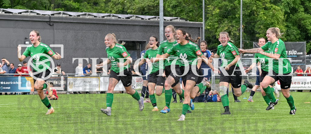GER, FC Hauingen - SV Waldhaus, Frauen-Fussball, Rothaus Bezirkpokal, Finale, Saison 2024/2025, 29.05.2025 | Jubel nach dem Sieg im ElfmeterschiessenGER, FC Hauingen - SV Waldhaus, Frauen-Fussball, Rothaus Bezirkpokal, Finale, Saison 2024/2025, 29.05.2025Foto: TH Fotografie/Thomas Hess