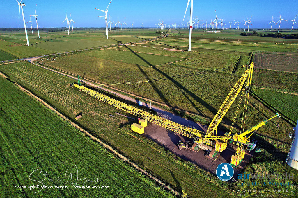 Langenhorner Alter Deich - Windpark - Luftbild | Entdecken Sie atemberaubende Luftbilder und Fotografien auf airwatch.de - Tauchen Sie ein in eine Welt voller faszinierender Aufnahmen aus der Vogelperspektive.