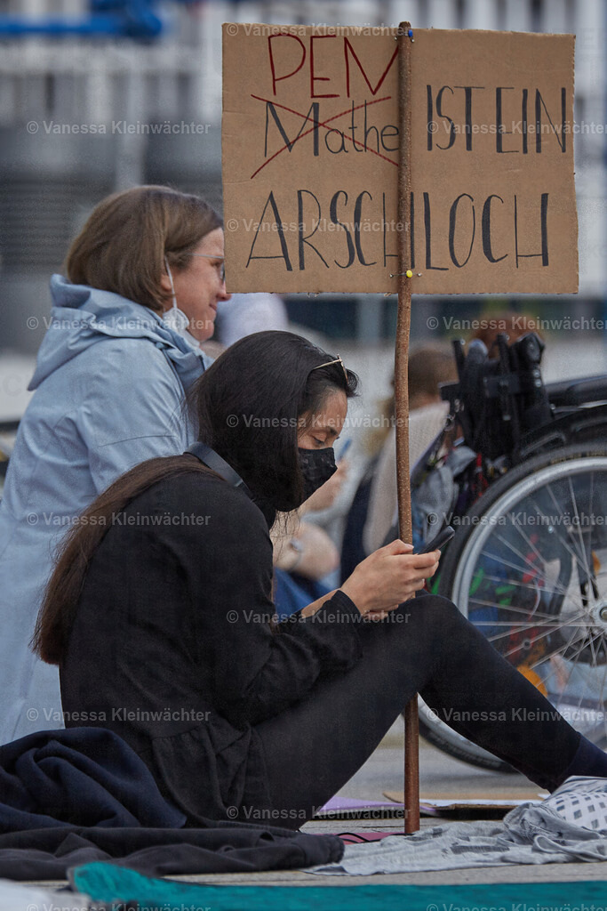 240511 LiegendDemoCFS_Hbf_23 | Vanessa Kleinwächter - Realisiert mit Pictrs.com