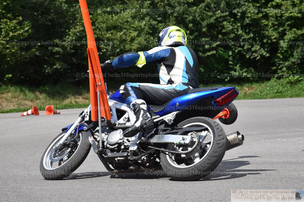 DSC_0533 | Sportfotografie , Motorsport, Motoross, Reitsport, Mointainbike, Enduro,
Landschaft , Outdoor, Eventfotografie, Landschaft, Bilder online bestellen - Realisiert mit Pictrs.com