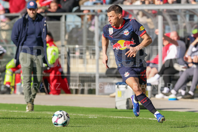 Grazer AK 1902 vs FC Red Bull Salzburg – Austrian Bundesliga | Graz, Austria, 15.Feb.26 - SOCCER - ADMIRAL Bundesliga, Grazer AK 1902 vs FC Red Bull Salzburg. The image shows Stefan Lainer (Red Bull Salzburg).