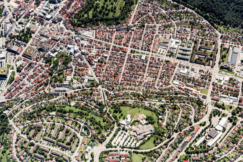 dr__0011294.jpg | HEIDENHEIM AN DER BRENZ 01.08.2017 Wohngebiets- Siedlung in Heidenheim an der Brenz im Bundesland Baden-Württemberg, Deutschland. // Settlement in Heidenheim an der Brenz in the state Baden-Wuerttemberg, Germany. Foto: Daniel Reiter