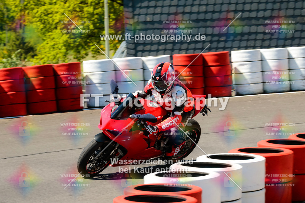 Moto-TeamOBK-21980 | Hier findet Ihr Bilder von Touristenfahrten auf der Nürburgring Nordschleife oder von anderen Veranstaltungen die ich besucht habe. Viel Spass beim Durch Schauen 