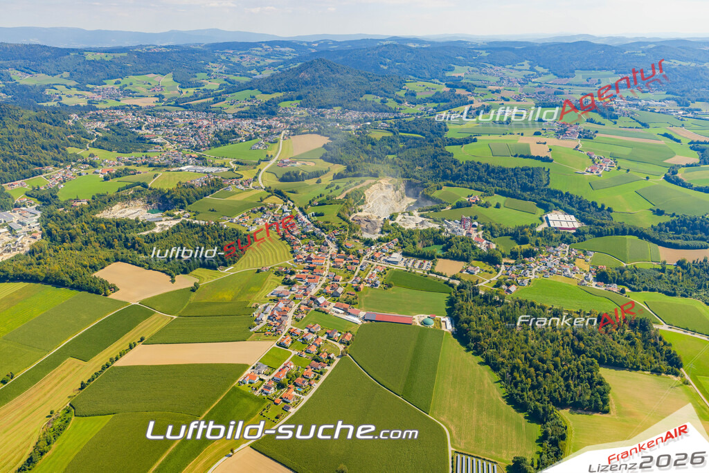 Schöne Luftaufnahme als Geschenk in Wotzdorf Hauzenberg - Die Luftbildaufnahme wurde 2025 vom UL-Flugzeug heraus erstellt ( keine Drohne ) - Hochauflösende Luftaufnahme -Nicht vergleichbar mit Google Maps oder Satelittenbilder- Die Geschenkidee !Mit Lizenz und Bildrechte bestellbar