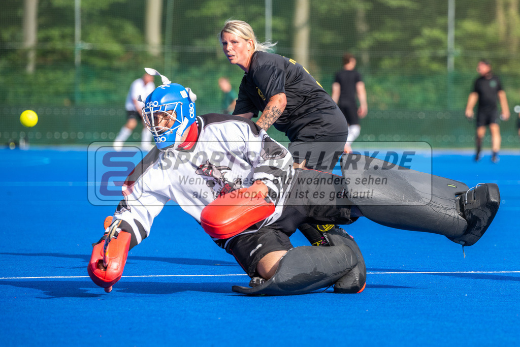SFE_20240817_0178 | Krefeld, Deutschland, 17.08.2024:  European Cup for Recreational Hockey Players im KTHC Stadion Rot-Weiss Köln Tennis and Hockey Club am 17.08.2024 in Krefeld, Deutschland. (Foto von Stephan Fehrmann)Krefeld, Germany, 17.08.2024: European Cup for Recreational Hockey Players in KTHC Stadion Rot-Weiss Köln Tennis and Hockey Club at 17.08.2024 in Krefeld, Deutschland. (Foto from Stephan Fehrmann)