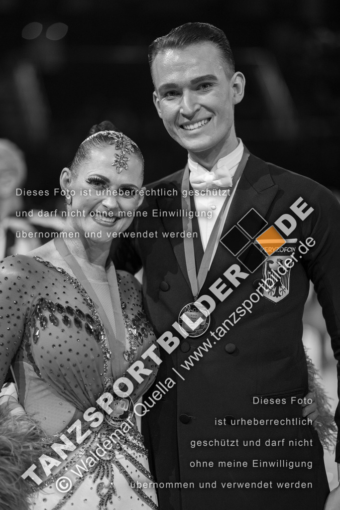 20251206-05884 | Hier finden Sie Tanz Bilder vom Latein und Standard Formationen tanzen. Sportbilder vom Tanzsport. Schöne Fotos und von Weltmeisterschaft, Europameisterschaft, Bundesliga, Regionalliga, Oberliga und Landesliga sowie von GOC Stuttgart, DanceComp, WM Bremen