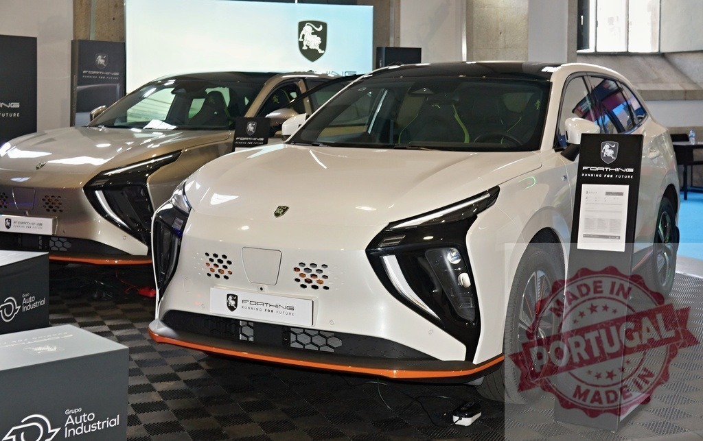 Forthing electric vehicles showcasing modern automotive design | Forthing electric SUVs presented at an automotive exhibition highlighting future mobility - Realisiert mit Pictrs.com