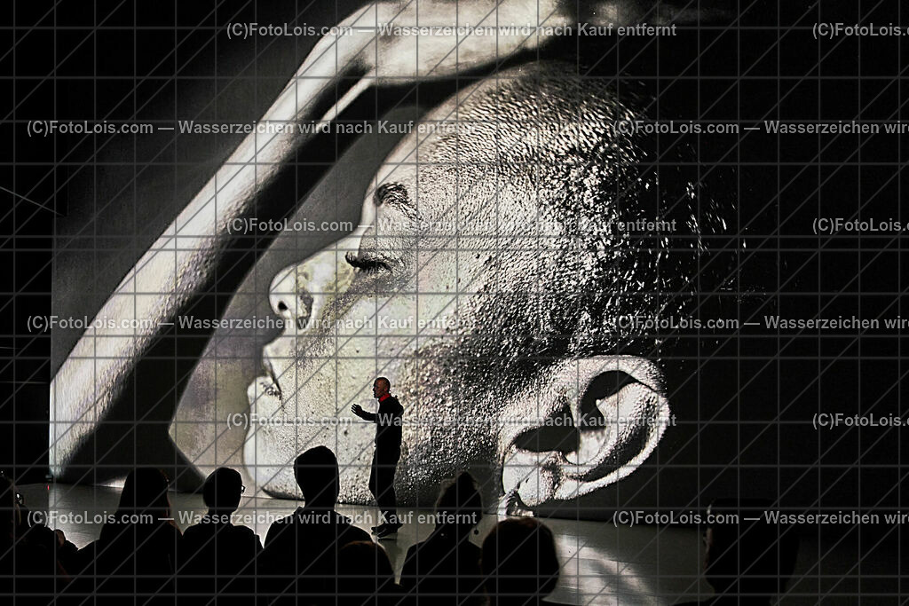 ALP9005_Linz_ARS-Elektr_MH_Nassplattenfotografie_Phoebe | (C)FotoLois.com, Alois Spandl, Linz an der Donau - ARS Elektronica Center, Multimediashow über Nassplattenfotografie von Markus Hofstätter, Fr 13. Oktober 2023.