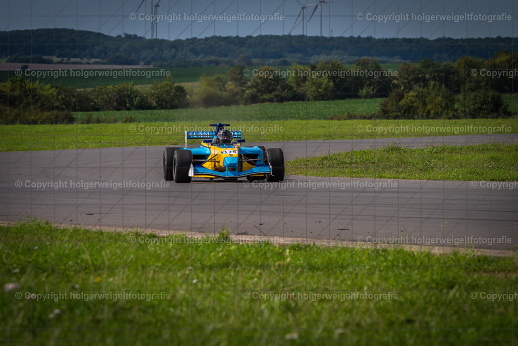 Tatuus Formel Renault V6 | Foto vom 3. Classic Motor Weekend 18. - 20. August 2023 auf dem Flugplatz in Obermehler - Realisiert mit Pictrs.com