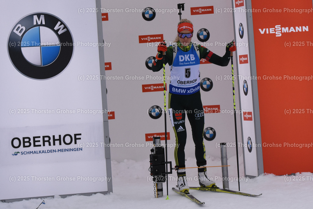 IBU WC Biathlon Oberhof 2018 | HAMMERSCHMIDT Maren (GER) beim Start; IBU WC Biathlon Oberhof 2018, 7.5 km Sprint Frauen am 04.01.2018 in der DKB Ski Arena in Oberhof, (Deutschland) - Realisiert mit Pictrs.com