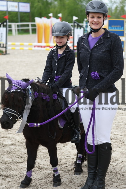 Birkhof_2023_Führzügel-WB_Gruppe_03 (44) | Alle Fotos der Reiterjournal Fotografin Doris Matthaes im Reiterjournal Online-Fotoshop. - Realized with Pictrs.com