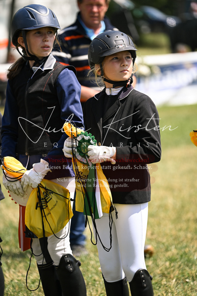 DSC_9398 | Pferde- und Turnierfotografie in Westsachsen. Pferdeportraits, Auftragszeichnungen und intuitive Kunst.