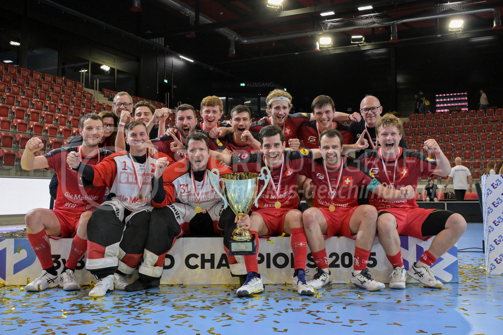 3v3 World Floorball Championships 2025 - Medal Ceremony | Switzerland wins the gold medal and becomes world champion, during 3v3 World Floorball Championships 2025, Switzerland: 03.05.2025, Winterthur, AXA ArenaEvent page: <a href="https://www.u19wfc2025.ch/">www.u19wfc2025.ch</a>Credit: Markus Aeschimann, <a href="https://markus-aeschimann.ch">markus-aeschimann.ch</a>Instagram: <a href="https://instagram.com/sportfotografie.aeschimann">@sportfotografie.aeschimann</a> - Realisiert mit Pictrs.com