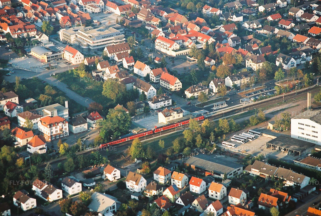 Luftbild: Bahnhof Verbandsgemeinde Sparkasse in Kandel im Bundesland Rheinland-Pfalz in Deutschland. Foto: NEG564305.jpg vom 21.10.2005 durch Werner Riehm/FLY-FOTO.de