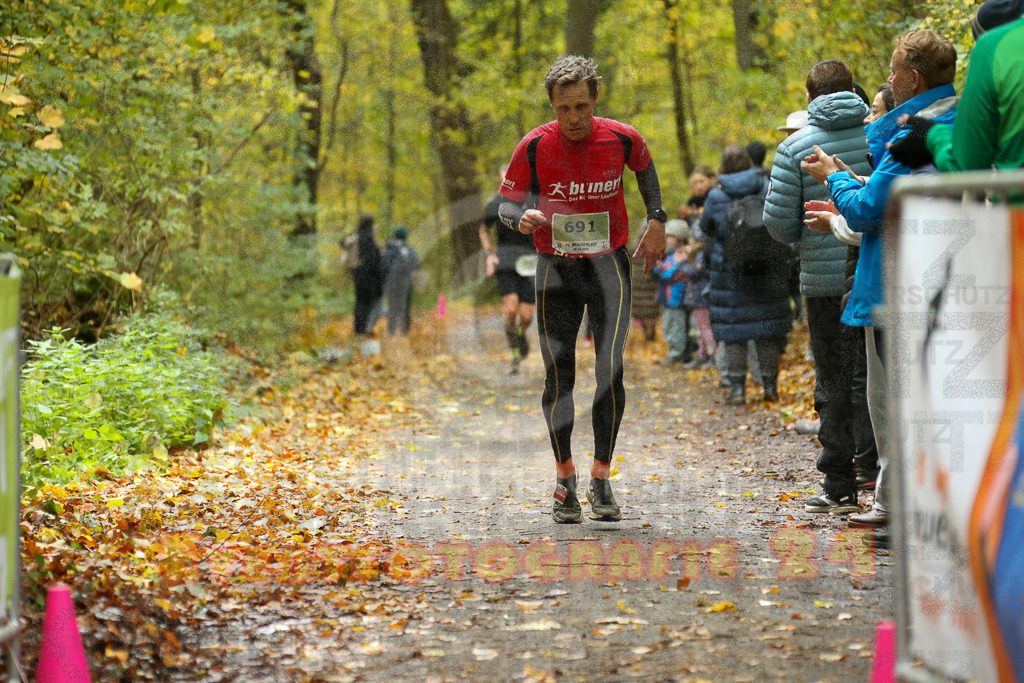 251026_1222_EX1_0191 | Sportfotografie im Rhein-Sieg Kreis, Köln, Bonn, NRW, Rheinland Pfalz, Hessen, etc. Unser Tätigkeitsfeld umfasst den Laufsport vom Volkslauf über den Marathon, Duathlon, Triathon bis zum Ultralauf wie Kölnpfad Ultra oder Schindertrail.
