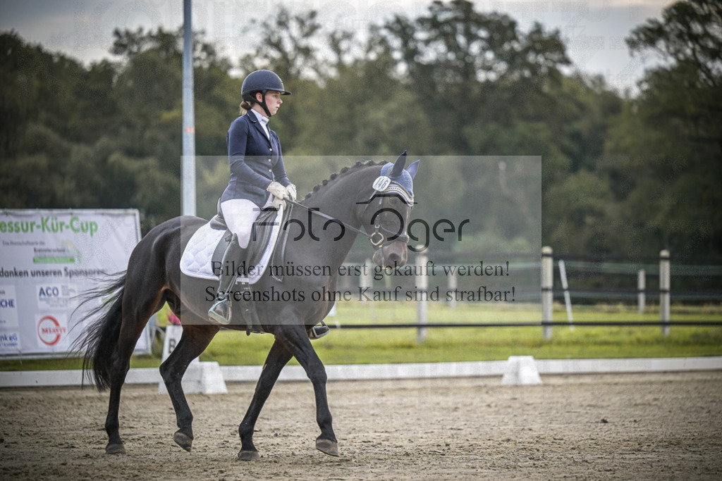 DOS_2321 | Entdecke hochwertige Reitturnierfotos von Foto Oger. Professionell, emotional und authentisch – jetzt Lieblingsmomente im Shop bestellen.Deutschlandweite Turnierfotografie. - Realisiert mit Pictrs.com