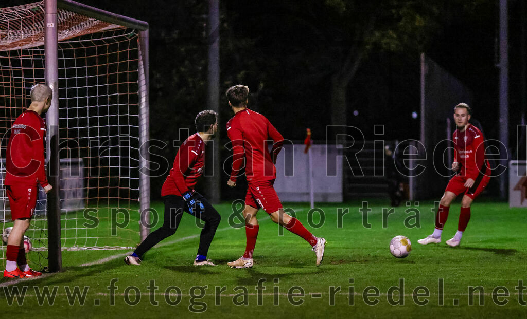 2023-10-27_007_VfB_Hallbergmoos_gegen_FC_Schwaig | Hallbergmoos, Deutschland, 27.10.2023:
Fußball, Landesliga Südost 2023 / 2024, 18. Spieltag, VfB Hallbergmoos gegen FC Schwaig, Endergebnis: 2:3

Foto: Christian Riedel / fotografie-riedel.net