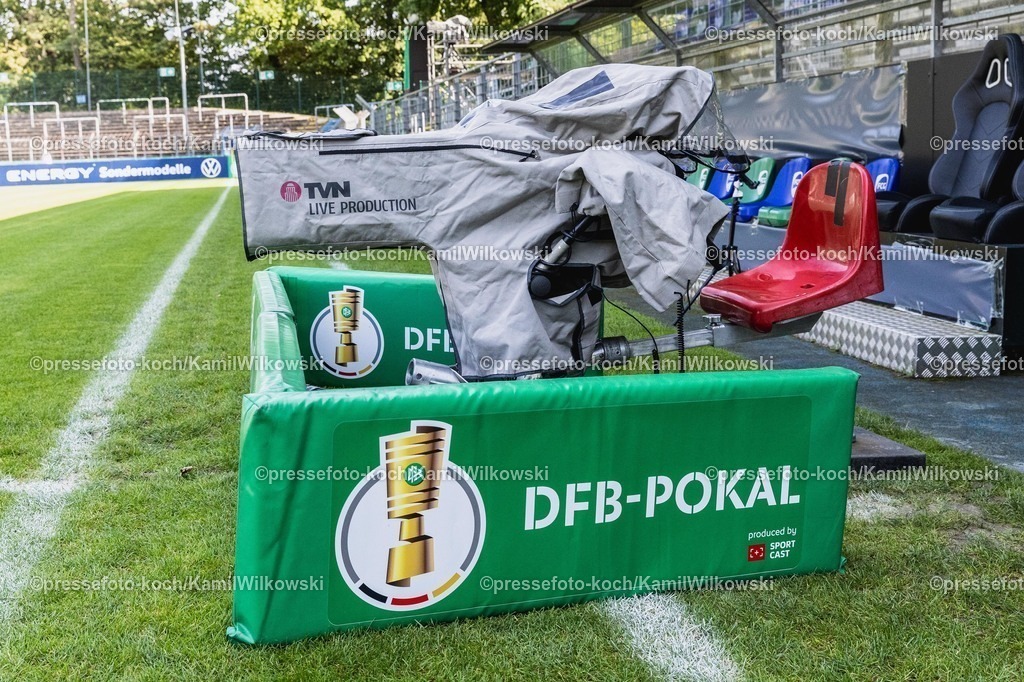 xkwix15082501011 | 15.08.2025, xkwix, Fußball, DFB-Pokal 1. Runde, FC Gütersloh - 1. FC Union Berlin, Ohlendorf Stadion im Heidewald: Kamera