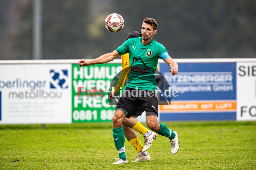 SV Wessobrunn-Haid vs TSV Schongau | Fußball A-Klasse Herren Oberbayern Zugspitze Gruppe 8, SV Wessobrunn-Haid vs TSV Schongau, 20241020,Tobias ORGEL (Wessobrunn-Haid 12) setzt sich durch, Aktion,2024-10-20 in Wessobrunn (Sportplatz Wessobrunn), Tobias ORGEL (Wessobrunn-Haid 12), Nevzat SALIOV (TSV Schongau 7)Copyright: WolfgangxLindner www.foto-lindner.de
