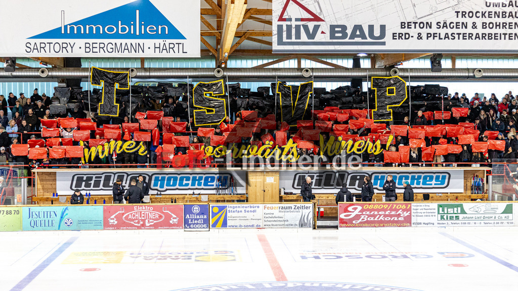 TSV Peißenberg Miners vs HC Landsberg Riverkings | Eishockey Bayernliga 2023/2024, TSV Peißenberg Miners vs HC Landsberg Riverkings,
Choreogrfie der Miners Fans,
2023-10-22 in Peißenberg (Eisstadion)

Copyright: WolfgangxLindner foto-lindner.de