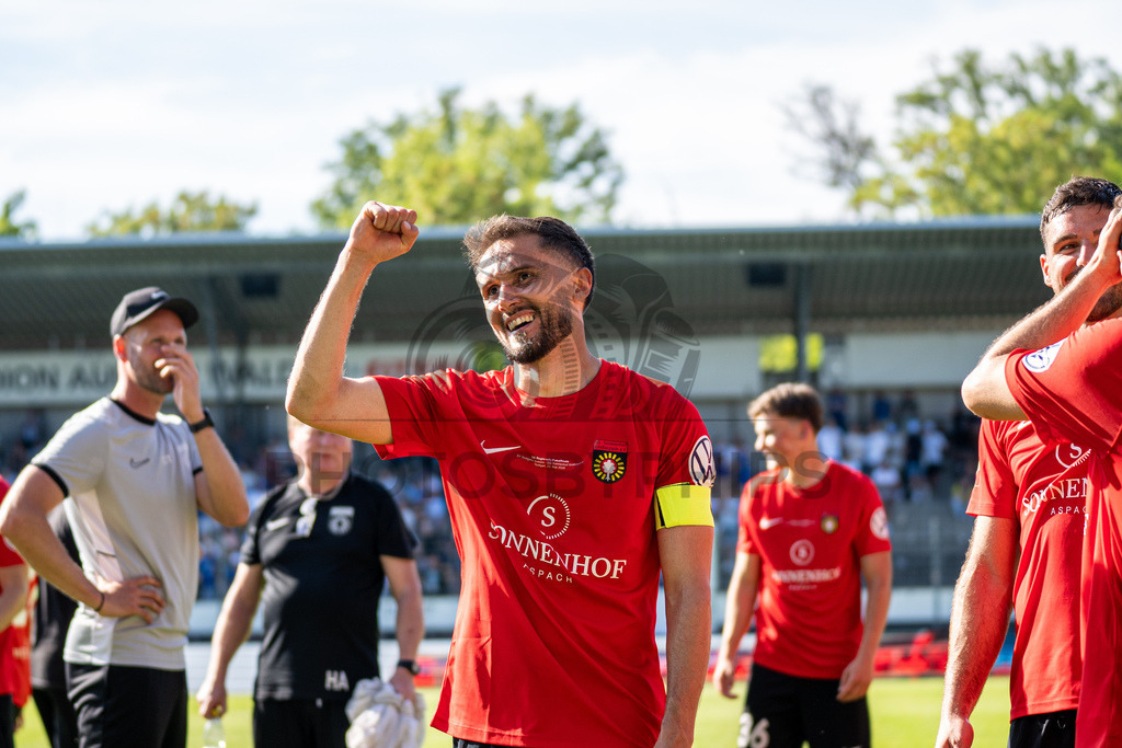 Stuttgarter Kickers vs. SG Sonnenhof Großaspach, Fussball, WFV-Pokal, Finale, 23.05.2026 | Volkan Celiktas (SG Sonnenhof Großaspach, #05) den Traenen/Tränen nahe,Stuttgarter Kickers vs. SG Sonnenhof Großaspach, Fussball, WFV-Pokal, Finale, 23.05.2026