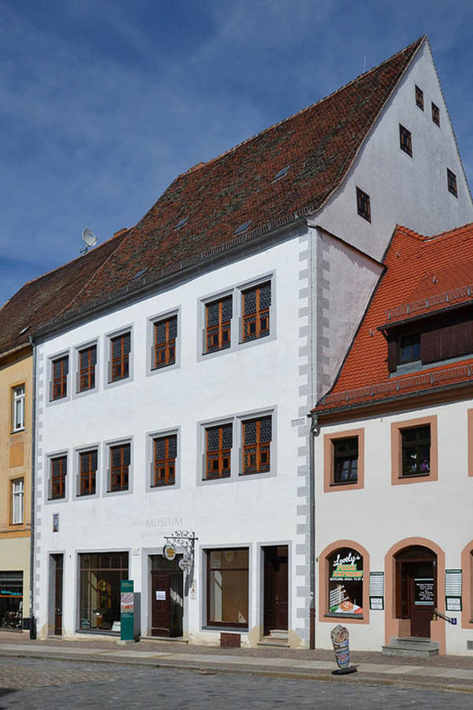Torgau - Bürgermeister-Ringenhain-Haus | Entdecke über 20 Kategorien Leipzig-Motive: Foto-Downloads, hochwertige Poster, Leinwand- & Fine-Art-Prints. Jetzt Lieblingsfoto im Bildlexikon Leipzig Shop bestellen!