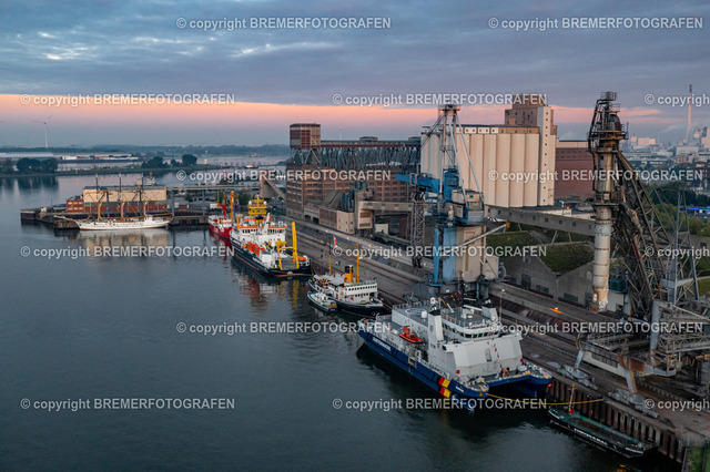 DJI_0047 | 30.09.2022 Drohnenaufnahmen Dt. Schifffahrtstag 2022 Bremen Wendebecken / Weser