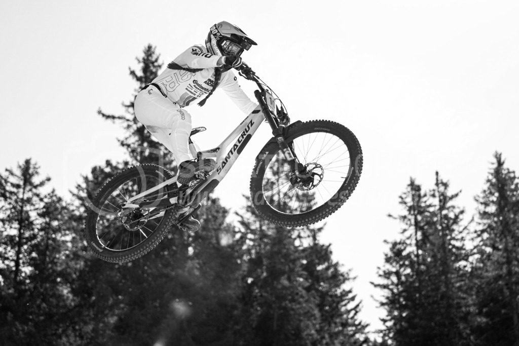 UCI Mountain Bike World Cup Lenzerheide 2022 - Downhill - 9. July 2022 | UCI Mountain Bike World Cup Lenzerheide 2022 - Downhill
Bike Kingdom, Lenzerheide
Bild: Sportfotografie Markus Aeschimann | www.markus-aeschimann.ch - Realisiert mit Pictrs.com