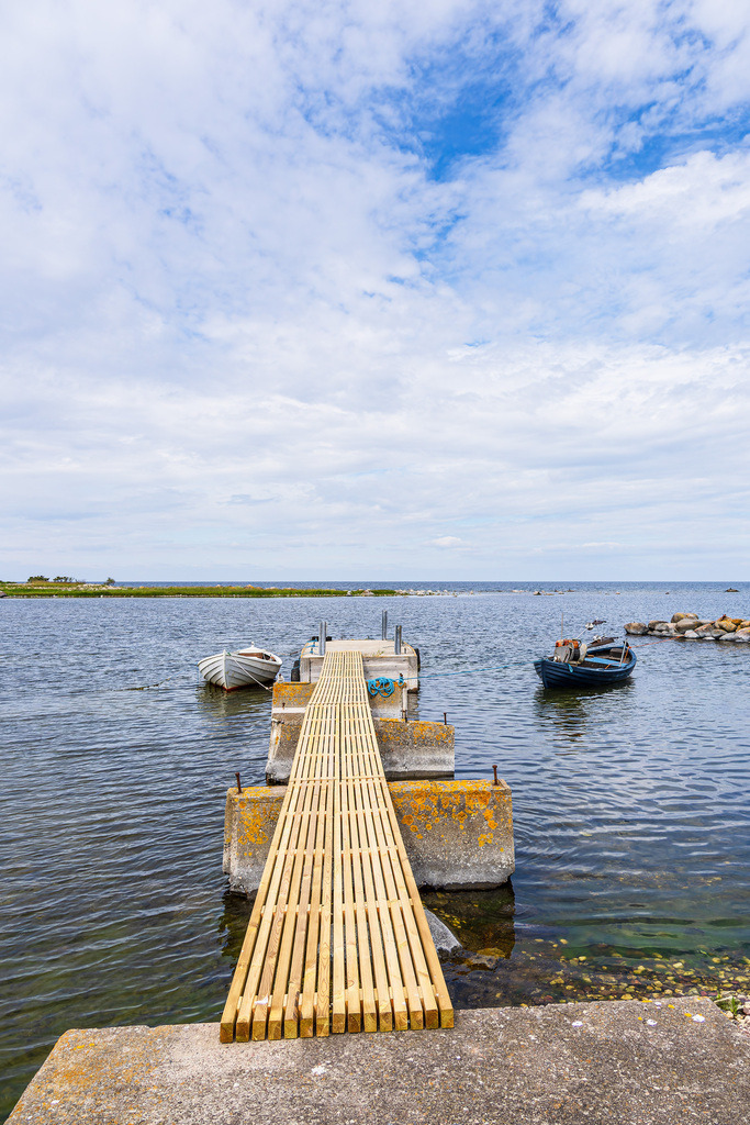 Steg und Fischerboote an der Ostseeküste auf der Insel Öland in Schweden | Steg und Fischerboote an der Ostseeküste auf der Insel Öland in Schweden.