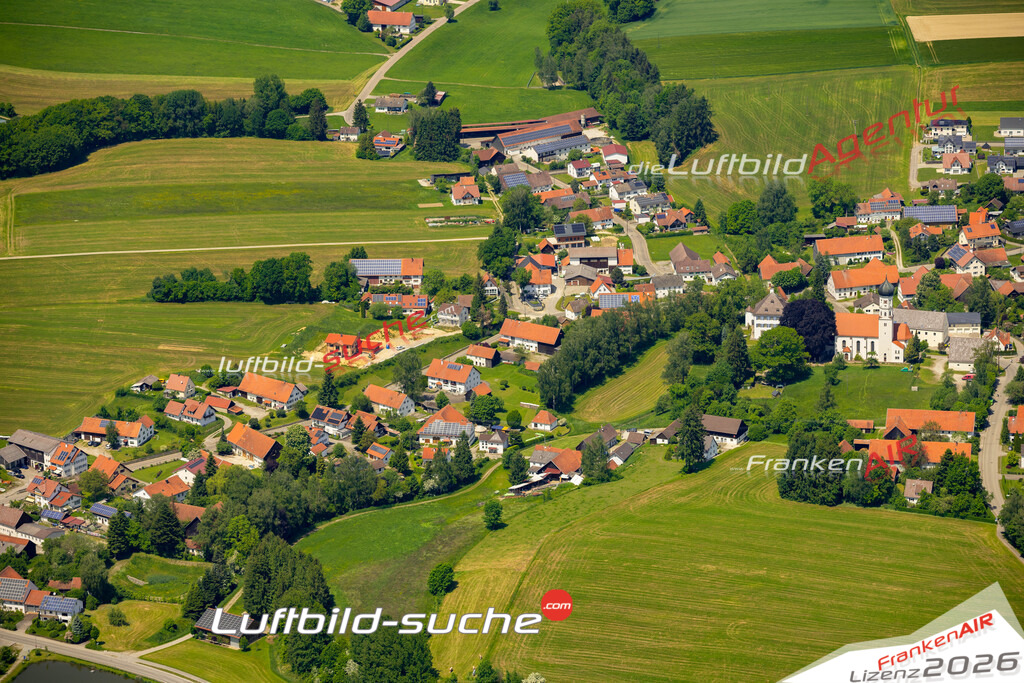 Das Luftbild zeigt Bedernau Breitenbrunn - Die Luftaufnahme wurde 2023 vom UL-Flugzeug aus erstellt ( keine Drohne ) - Hochauflösende Luftaufnahme - Für grossformatige Ausdrucke geeignet. Die Geschenkidee !Mit Lizenz und Bildrechte bestellbar