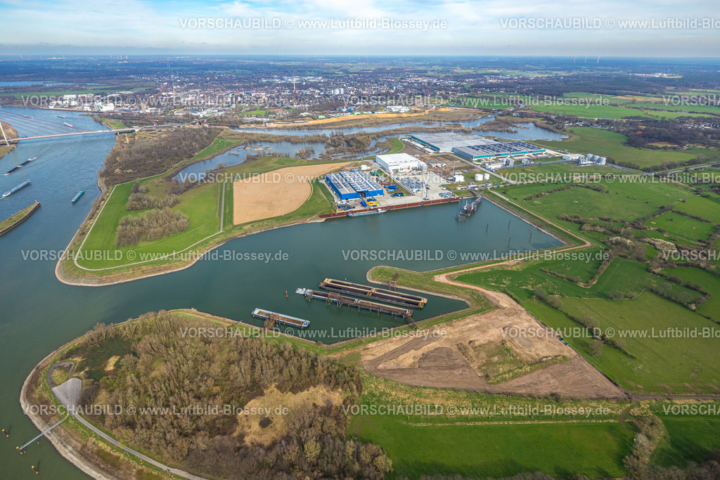 Wesel240309566 | Luftbild, Hafen Emmelsum, DeltaPort Hafenverbund, Gewerbegebiet mit Schwerlast Terminal Niederrhein GmbH Transportunternehmen, NORDFROST GmbH & Co. KG Logistikdienst, Rhenus Warehousing Solutions SE & Co. KG, Wesel, Blick auf Wesel, Nordrhein-Westfalen, Deutschland
