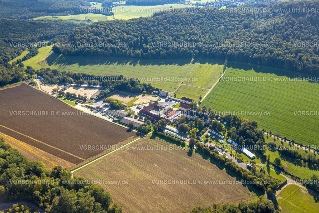 Balve230907757 | Luftbild, Schloss Wocklum, Zelte für herbstliche Landpartie, Beckum, Balve, Sauerland, Nordrhein-Westfalen, Deutschland