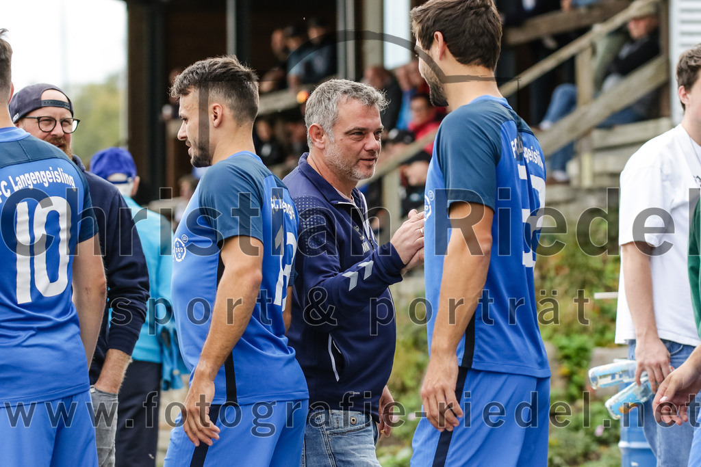 2023-10-14_006_FC_Langengeisling_gegen_TSV_Siegsdorf | Erding, Deutschland, 14.10.2023:
Fußball, Bezirksliga Oberbayern Ost 2023 / 2024, 13. Spieltag, FC Langengeisling gegen TSV Siegsdorf, Endergebnis: 3:0

Foto: Christian Riedel / fotografie-riedel.net