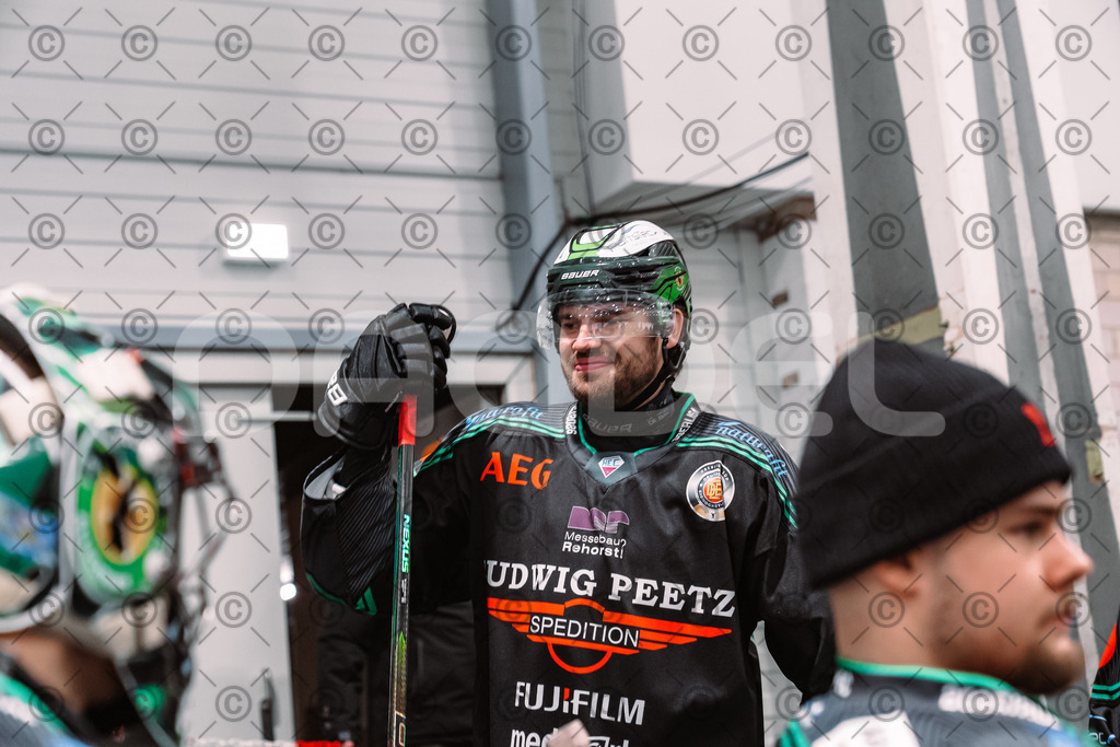 Alligators_vs_Stuttgart_16_11_2025-39 | Höchstadt Alligators Fotogalerie: Eishockey-Action aus Franken. Professionelle Spielfotos, Portraits & Stadionbilder zum Download. Jetzt entdecken! - Realisiert mit Pictrs.com