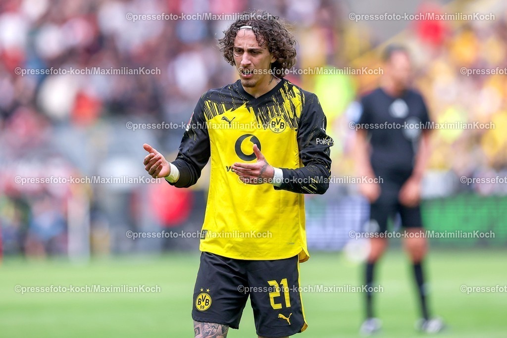 BVB11042601038 | 11.04.2026, Fußball, Borussia Dortmund - Bayer 04 Leverkusen, 1. Fußball Bundesliga, 29. Spieltag, Signal Iduna Park, Saison 2025 2026: Fabio Silva&nbsp;(BVB #21) enttäuscht Enttäuschung gestikulierend auf dem Spielfeld   DFB regulations prohibit any use of photographs as image sequences and or quasi-video.
