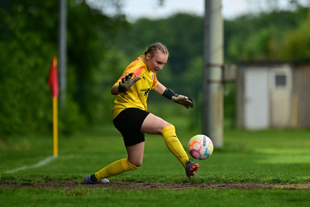Fußball I Frauen I Saison 2024-2025 I Kreisliga I 17. Spieltag I SV Ahlerstedt-Ottendorf III - FC Oste-Oldendorf II | Der Sportfotograf. - Realisiert mit Pictrs.com