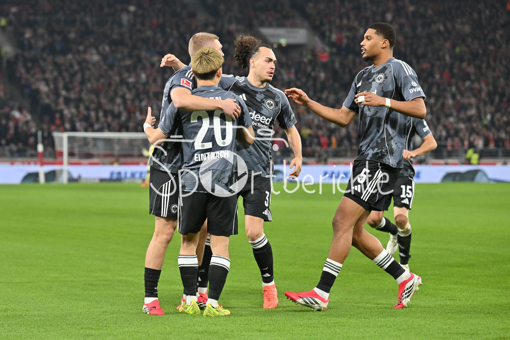 VfB Stuttgart - SG Eintracht Frankfurt | STUTTGART, GERMANY - 13. JANUARY:Jubel der Gäste nach dem Treffer zum 0-1 durch Rasmus KRISTENSEN (Eintracht Frankfurt 13) / Tor / Torschuetze / Freude / Happy während dem Bundesligamatch zwischen dem VfB Stuttgart und der SG Eintracht Frankfurt am 17. Spieltag in der MHP-Arena / DFL REGULATIONS PROHIBIT ANY USE OF PHOTOGRAPHS AS IMAGE SEQUENCES AND/OR QUASI-VIDEO