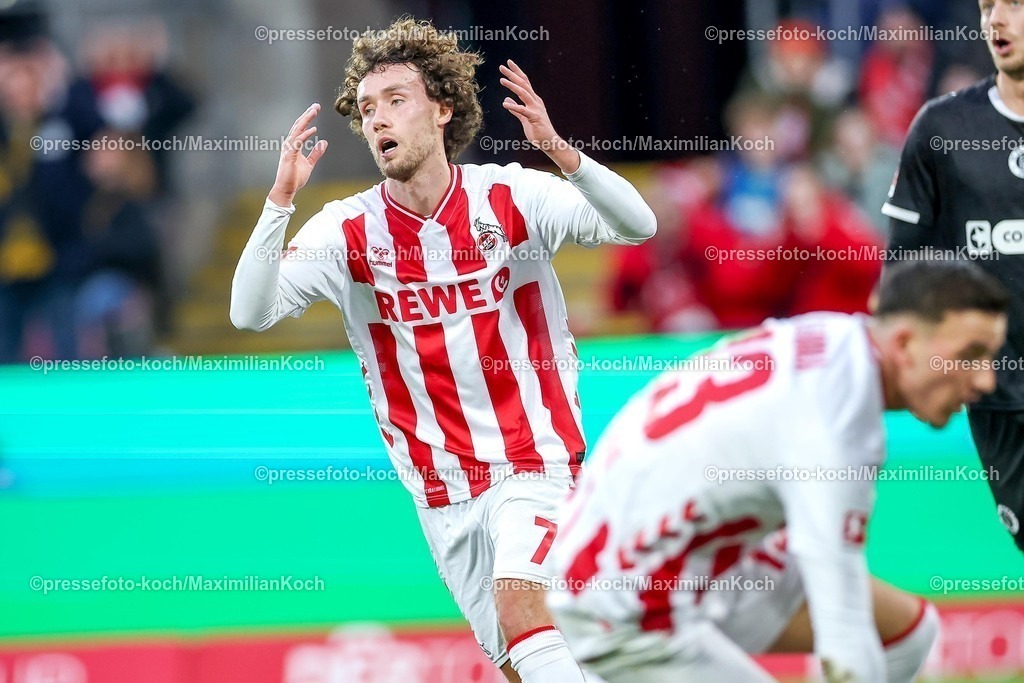 1FC06122501029 | 06.12.2025, Fußball, 1. FC Köln - FC St. Pauli, 1. Fußball Bundesliga, 13. Spieltag, RheinEnergie-STADION, Saison 2025 2026: Luca Waldschmidt&nbsp;(1FC Koeln #07) Enttäuscht gestikulierend auf dem Spielfeld   DFB regulations prohibit any use of photographs as image sequences and or quasi-video.