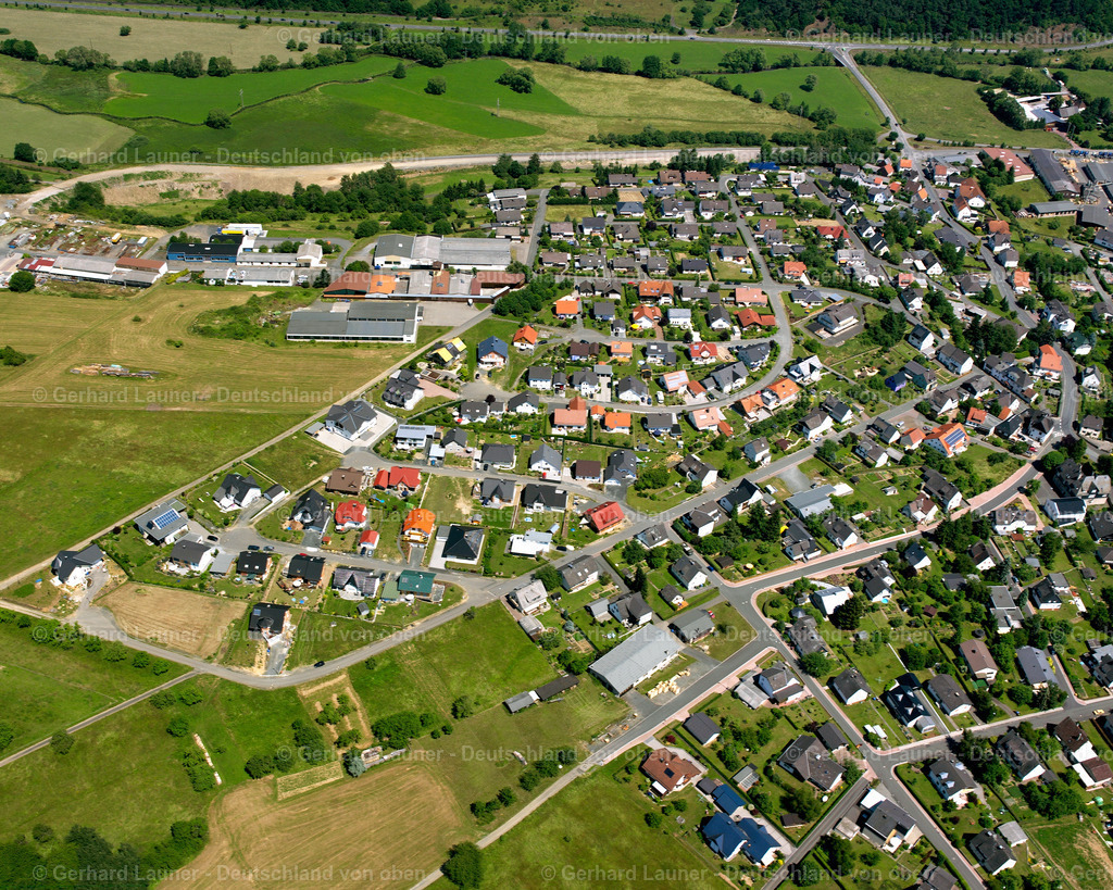 2610627 | BALLERSBACH 09.06.2006 Wohngebiet einer Einfamilienhaus- Siedlung  in Ballersbach im Bundesland Hessen, Deutschland // Single-family residential area of settlement  in Ballersbach in the state Hesse, Germany Foto: Gerhard Launer